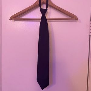 Black Zip-Up Tie for a quicker professional look!